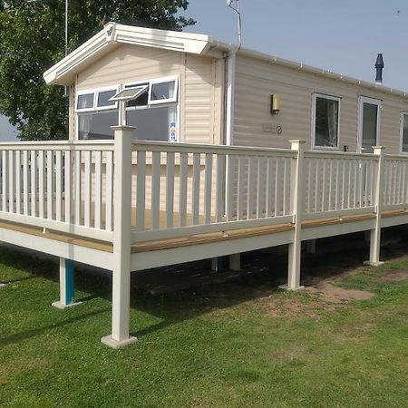 8 Bed Sun Decked Caravan Unlimited High Speed Wifi And Fun At Seawick Holiday Park Clacton-on-Sea Zewnętrze zdjęcie