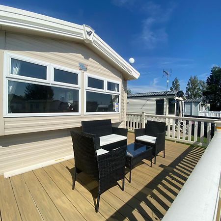 8 Bed Sun Decked Caravan Unlimited High Speed Wifi And Fun At Seawick Holiday Park Clacton-on-Sea Zewnętrze zdjęcie