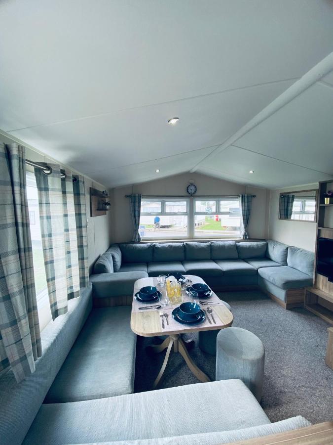 8 Bed Sun Decked Caravan Unlimited High Speed Wifi And Fun At Seawick Holiday Park Clacton-on-Sea Zewnętrze zdjęcie