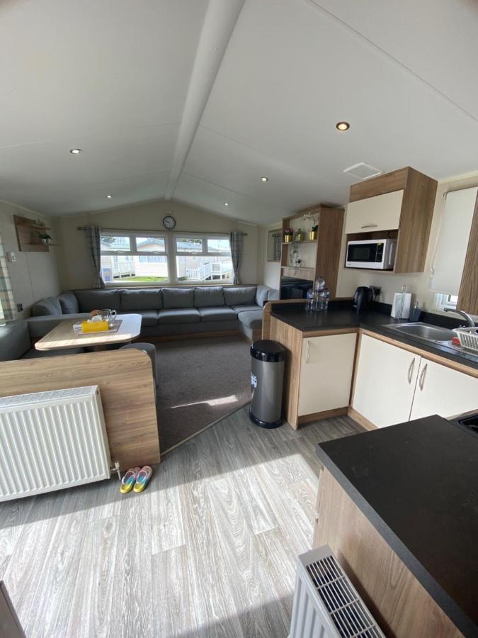 8 Bed Sun Decked Caravan Unlimited High Speed Wifi And Fun At Seawick Holiday Park Clacton-on-Sea Zewnętrze zdjęcie