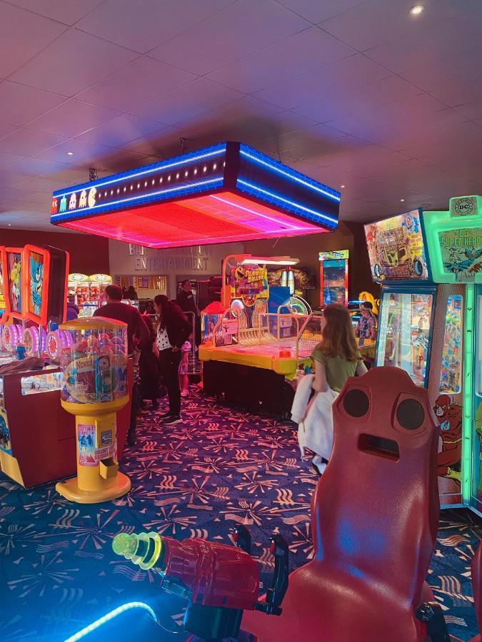 8 Bed Sun Decked Caravan Unlimited High Speed Wifi And Fun At Seawick Holiday Park Clacton-on-Sea Zewnętrze zdjęcie