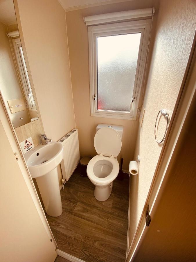 8 Bed Sun Decked Caravan Unlimited High Speed Wifi And Fun At Seawick Holiday Park Clacton-on-Sea Zewnętrze zdjęcie
