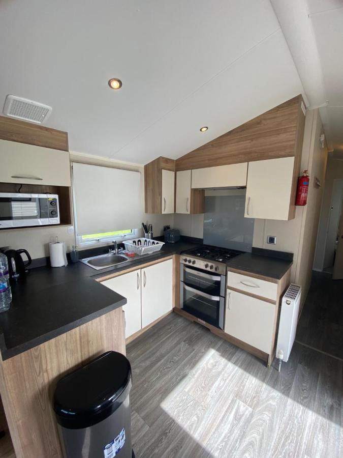 8 Bed Sun Decked Caravan Unlimited High Speed Wifi And Fun At Seawick Holiday Park Clacton-on-Sea Zewnętrze zdjęcie