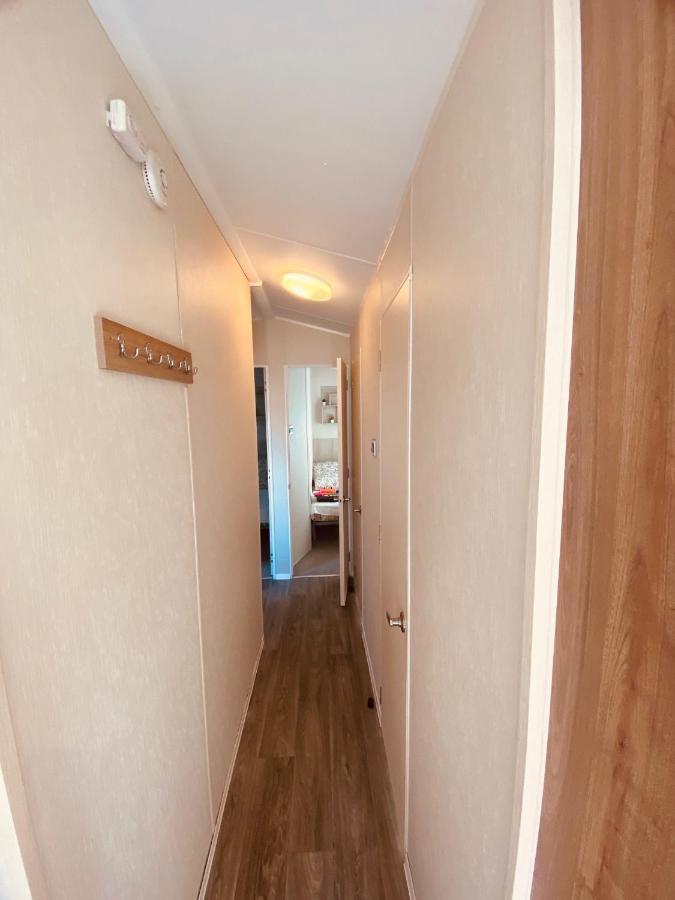 8 Bed Sun Decked Caravan Unlimited High Speed Wifi And Fun At Seawick Holiday Park Clacton-on-Sea Zewnętrze zdjęcie