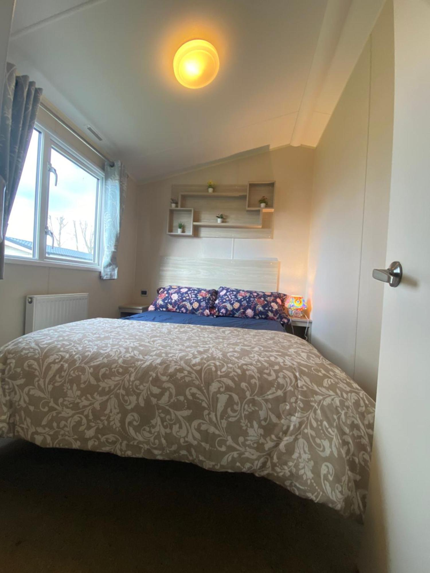 8 Bed Sun Decked Caravan Unlimited High Speed Wifi And Fun At Seawick Holiday Park Clacton-on-Sea Zewnętrze zdjęcie